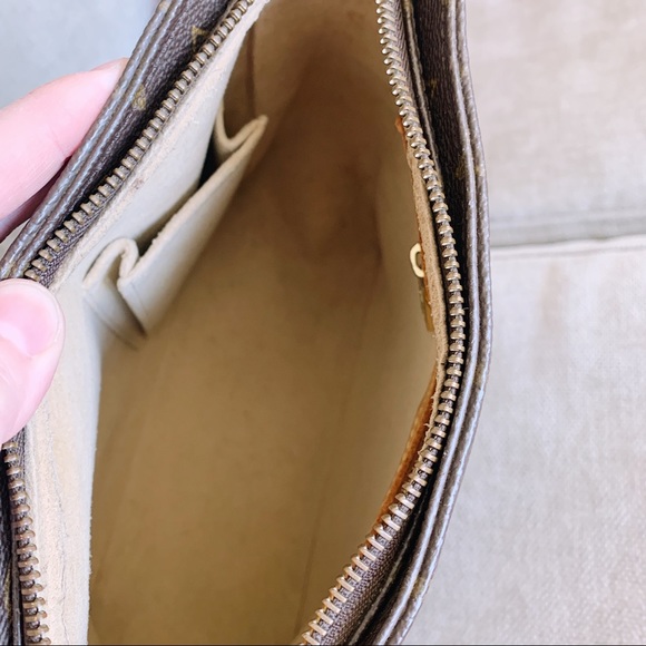 Louis Vuitton Looping Shoulder Bag - Picture 11 of 14